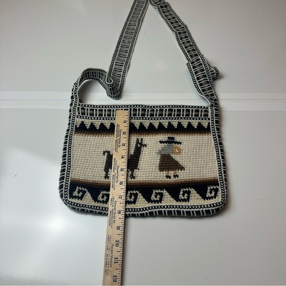 Apaza Alpaca Handmade Woven Llama Pattern Shoulder Bag - Picture 6 of 6